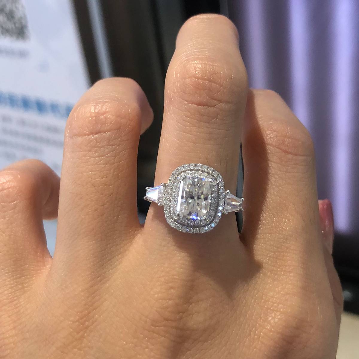 豪华枕形女戒S925银镀白金定制选款莫桑钻2.0ct/副石高碳钻